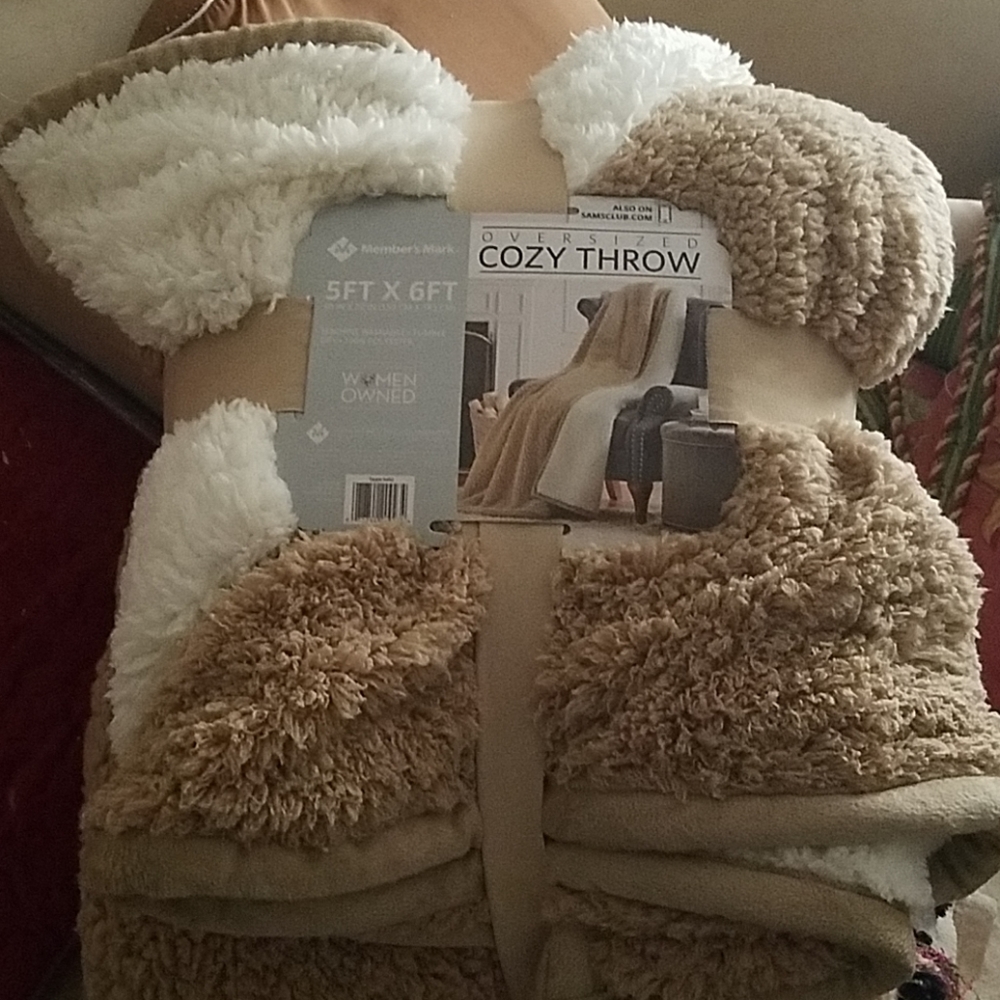 Oversized 5' x 6' Cozy Throw